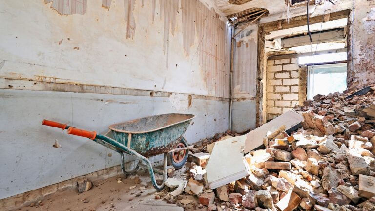 Amigo Rubbish Removal offers professional strip outs Sydney-wide. From kitchens and bathrooms to offices and shops, we provide fast, affordable, and hassle-free removal with same day service available.